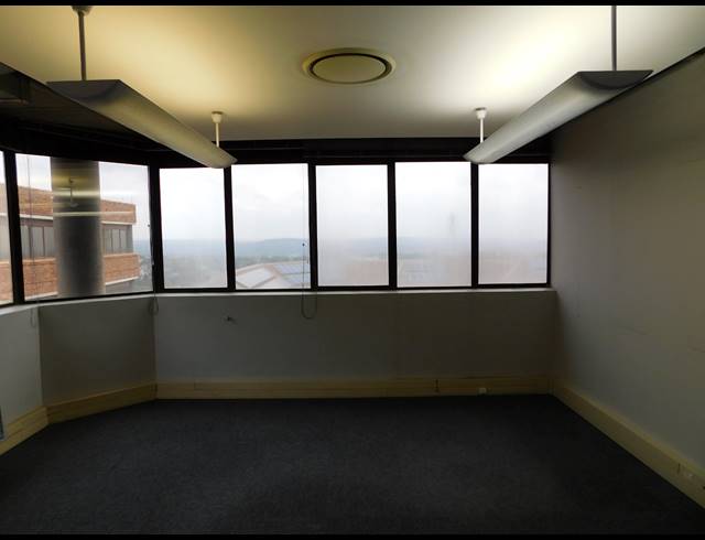 1,000M² OFFICE TO LET IN FERNDALE